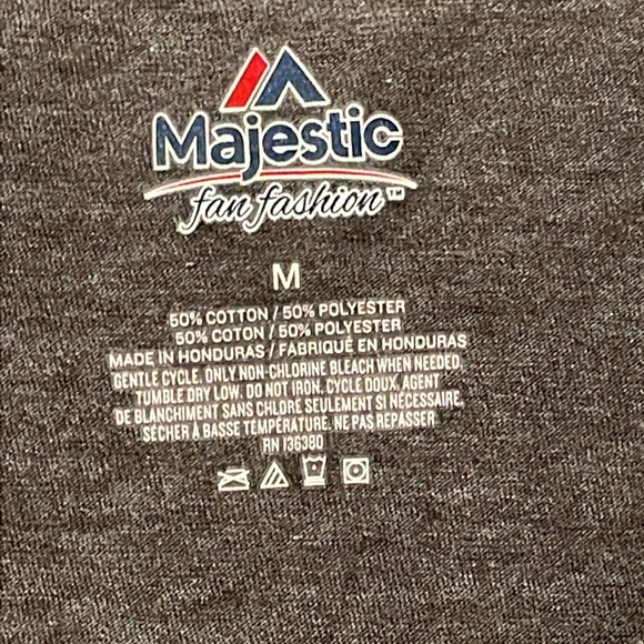 2017 World Series officially licensed women’s medium v-neck t-shirt in gray - Picture 5 of 7